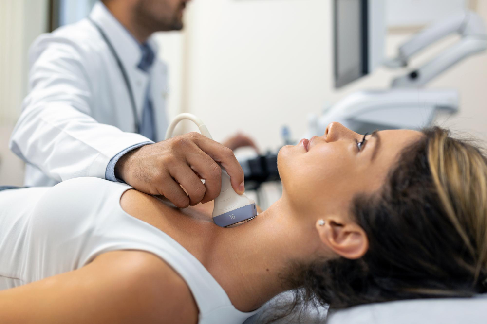 ecografia medico examen ecografia tiroides